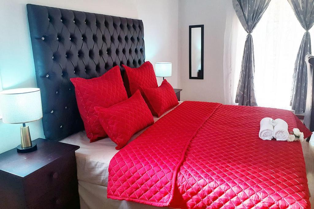 Queens Palace Pretoria Room photo
