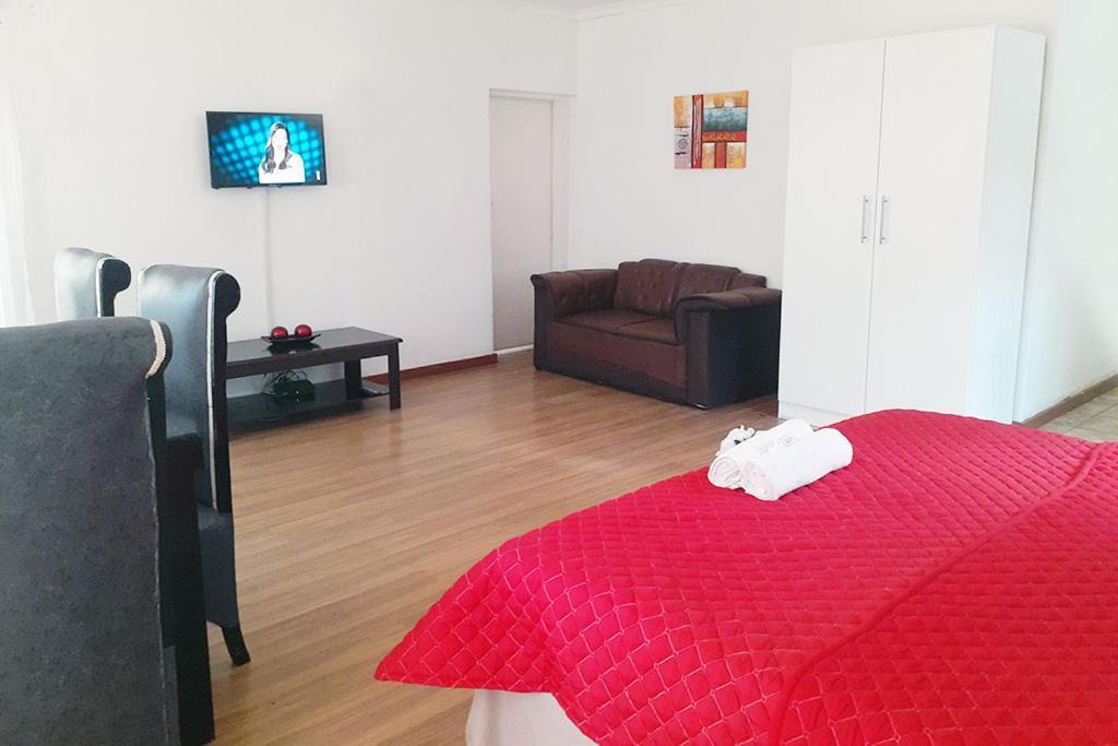 Queens Palace Pretoria Room photo
